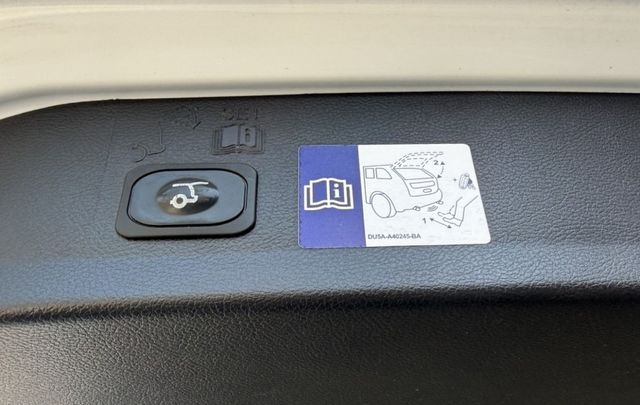 2019年 Ford Kuga  CP360型 1.5T 原鈑件 僅跑2萬公里 ACC 全景天窗 同級車最強 高配實用型  第8張相片