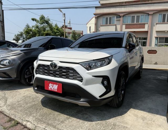 2025年式 Toyota RAV4 2.0 汽油旗艦版 原鈑件 僅跑1.7萬 全速域ACC 環景 電動座椅 原廠保固中  第1張相片