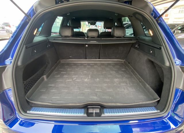 2021年式 M-BENZ GLC300 AMG 4MATIC 2.0 總代理 輕油電 僅跑5萬公里 德系最霸氣跑旅  第8張相片
