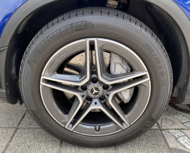 2021年式 M-BENZ GLC300 AMG 4MATIC 2.0 總代理 輕油電 僅跑5萬公里 德系最霸氣跑旅  第10張相片
