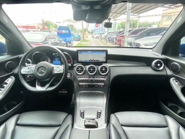 2021年式 M-BENZ GLC300 AMG 4MATIC 2.0 總代理 輕油電 僅跑5萬公里 德系最霸氣跑旅  第12張相片