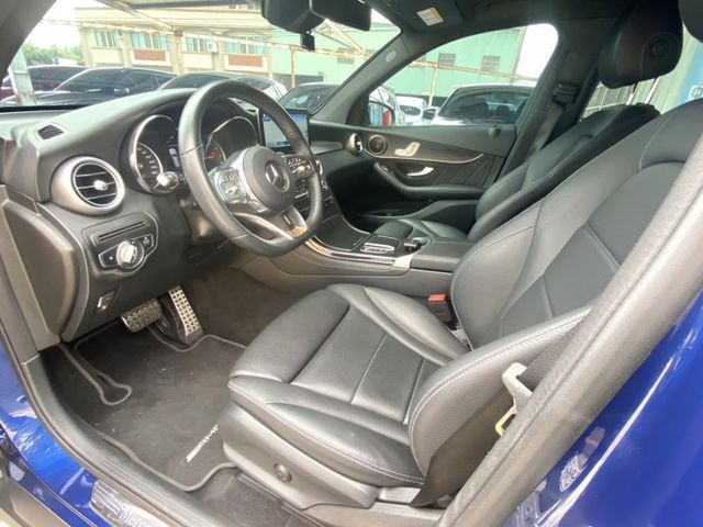 2021年式 M-BENZ GLC300 AMG 4MATIC 2.0 總代理 輕油電 僅跑5萬公里 德系最霸氣跑旅  第13張相片