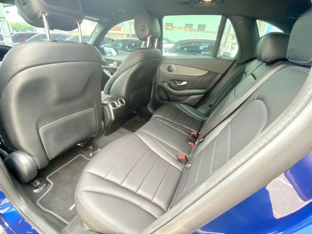 2021年式 M-BENZ GLC300 AMG 4MATIC 2.0 總代理 輕油電 僅跑5萬公里 德系最霸氣跑旅  第14張相片