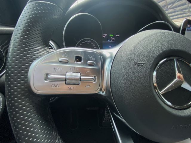 2021年式 M-BENZ GLC300 AMG 4MATIC 2.0 總代理 輕油電 僅跑5萬公里 德系最霸氣跑旅  第15張相片