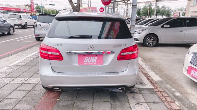 M-BENZ 2013年五月出廠.B200 CDI 柴油1.8小改款‧車庫車‧全景天窗‧鋼圈‧全車原版件.跑14萬多公里  第5張相片