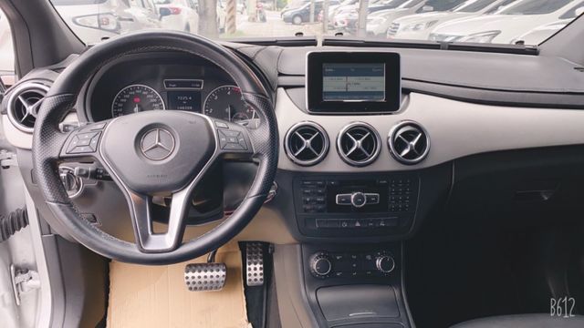 M-BENZ 2013年五月出廠.B200 CDI 柴油1.8小改款‧車庫車‧全景天窗‧鋼圈‧全車原版件.跑14萬多公里  第8張相片