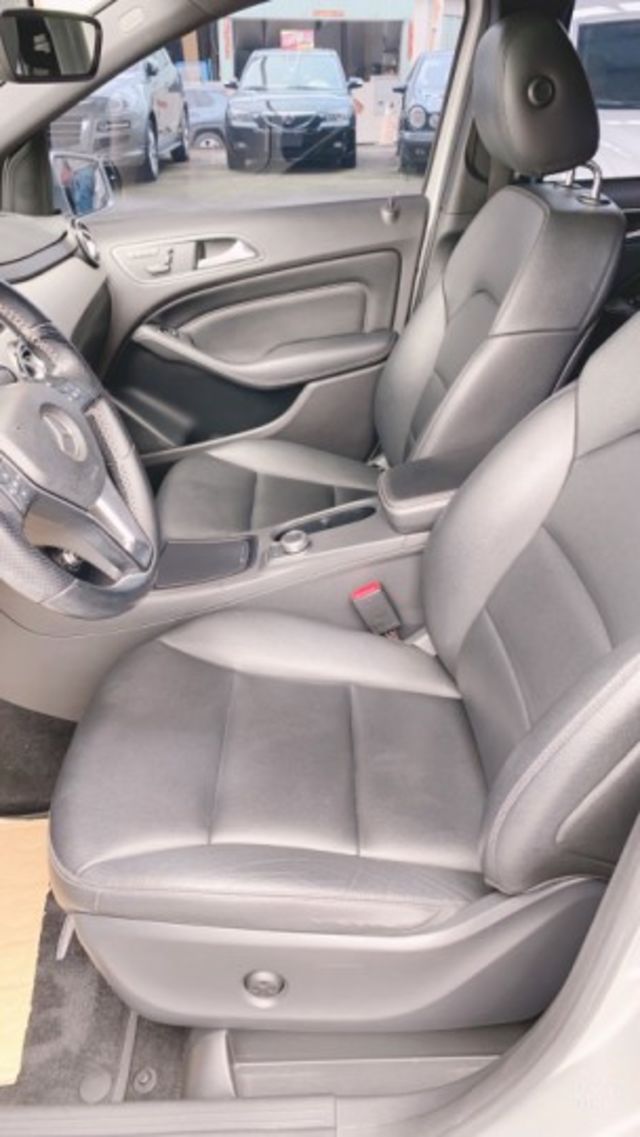 M-BENZ 2013年五月出廠.B200 CDI 柴油1.8小改款‧車庫車‧全景天窗‧鋼圈‧全車原版件.跑14萬多公里  第9張相片