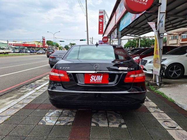 正2011 E220CDI 天窗 電動記憶真皮座椅 總代理全台唯一釋出 台中一手車 無事故 無泡水...歡迎鑑賞  第6張相片