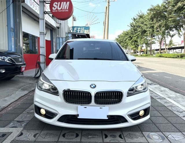 2017年式 BMW 220i GT 總代理 Luxury Line版 正七人座 雙前電動椅 自動停車 稀有釋出跨界休旅  第2張相片