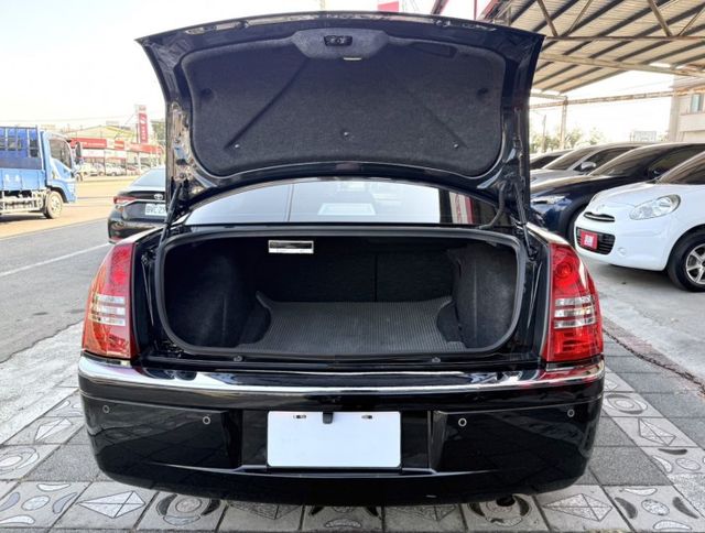 2006年 CHRYSLER 300C 2.7 (小賓利) 僅跑7萬 原鈑件 天窗 恆溫 電動椅 珍藏等級豪車 值得擁有  第7張相片