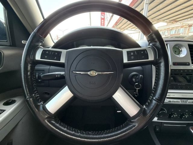 2006年 CHRYSLER 300C 2.7 (小賓利) 僅跑7萬 原鈑件 天窗 恆溫 電動椅 珍藏等級豪車 值得擁有  第11張相片