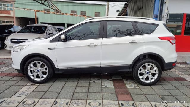 2015年FORD KUGA2.0旗艦版 新車價119.8萬 年前特惠價.挑戰全台最優.電動天窗.腳踢尾門...  第4張相片