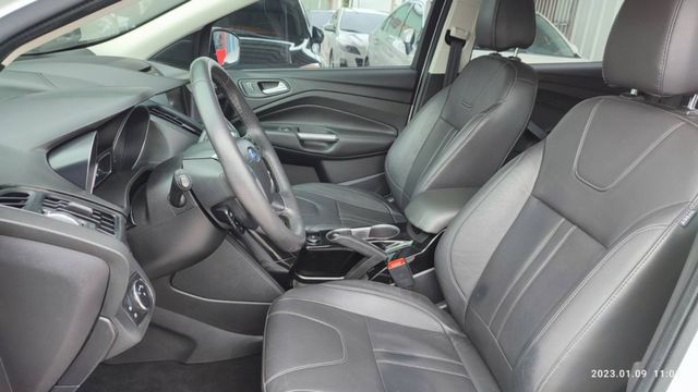2015年FORD KUGA2.0旗艦版 新車價119.8萬 年前特惠價.挑戰全台最優.電動天窗.腳踢尾門...  第11張相片