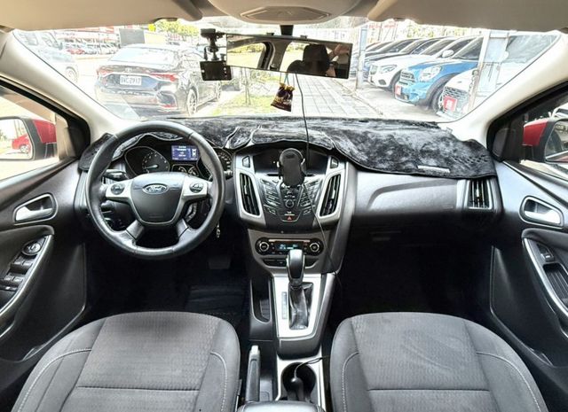 2013年 FORD Focus 5D 1.6 汽油時尚型 認證車 雙區恆溫 循跡防滑 空間大 高CP值的都會代步小車  第12張相片