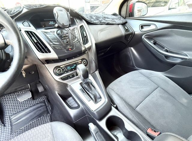 2013年 FORD Focus 5D 1.6 汽油時尚型 認證車 雙區恆溫 循跡防滑 空間大 高CP值的都會代步小車  第15張相片