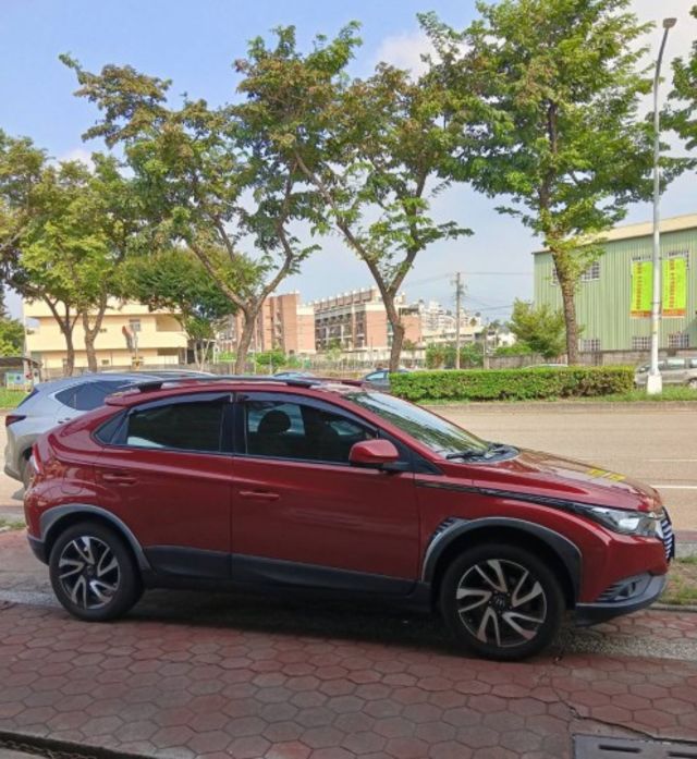 2018年 Luxgen U5 1.6 360環景旗艦 Hi-Fi版 原鈑件 恆溫空調 自動停車 靚麗亮眼跨界小休旅  第7張相片