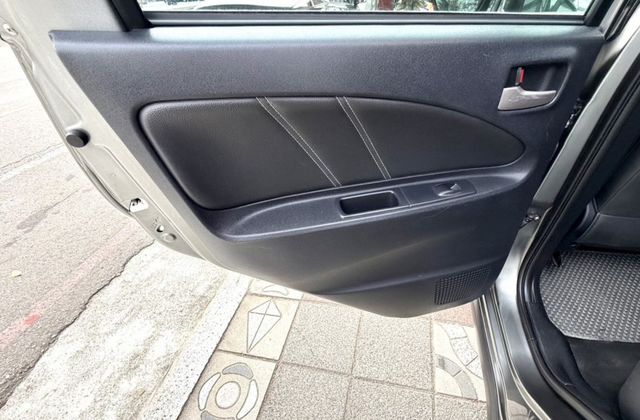 2022年式 Mitsubishi Colt Plus 輕鬆型 原鈑件 恆溫 I-Key 電尾門 都會小家庭代步車首選  第16張相片