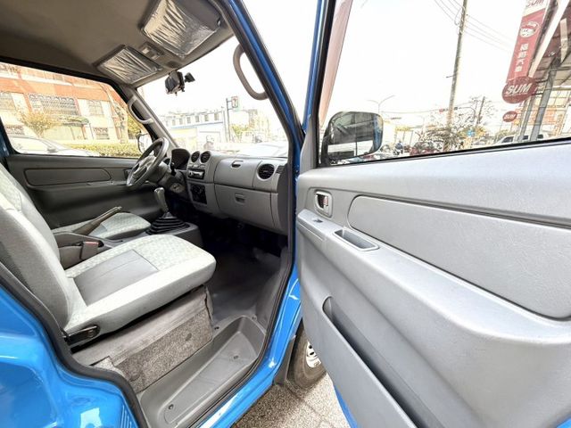 2017年 中華 VERYCA 菱利 1.3 手排貨車 一手車 僅跑5萬公里 車況健康 好開 生意人創業的最愛款  第12張相片