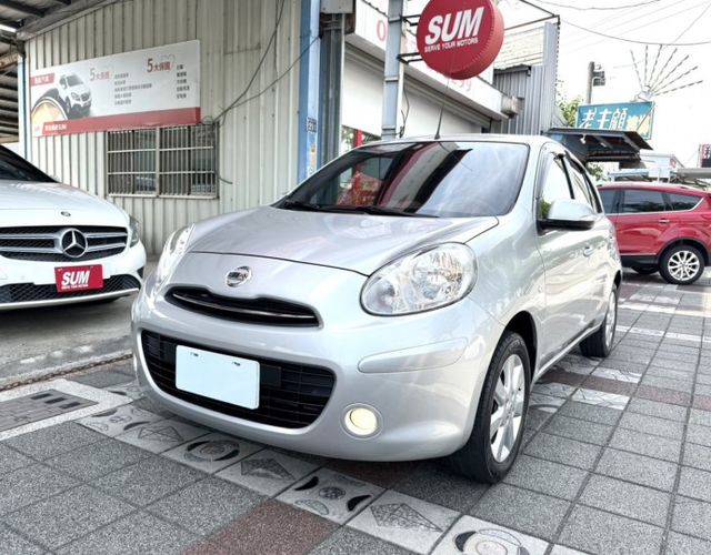 2018年 Nissan March 1.5 旗艦版 低里程 僅跑4萬公里 恆溫 I-Key 電折 都市通勤日常代步小車  第1張相片