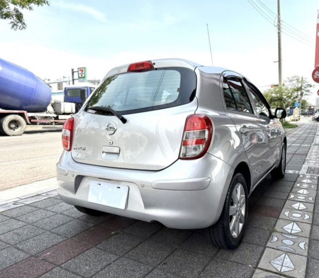 2018年 Nissan March 1.5 旗艦版 低里程 僅跑4萬公里 恆溫 I-Key 電折 都市通勤日常代步小車  第4張相片