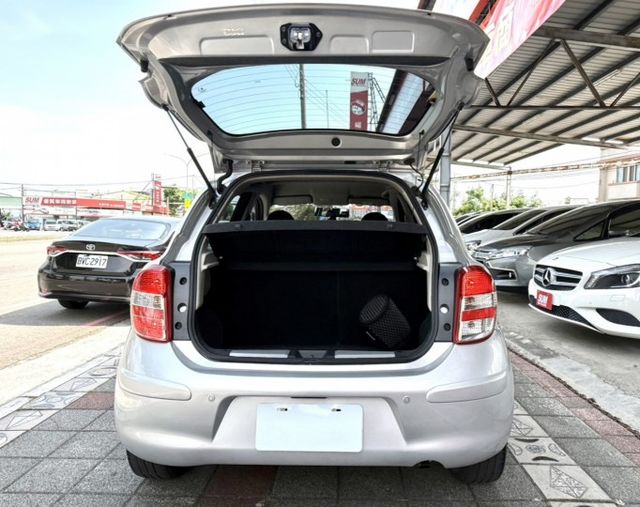 2018年 Nissan March 1.5 旗艦版 低里程 僅跑4萬公里 恆溫 I-Key 電折 都市通勤日常代步小車  第7張相片