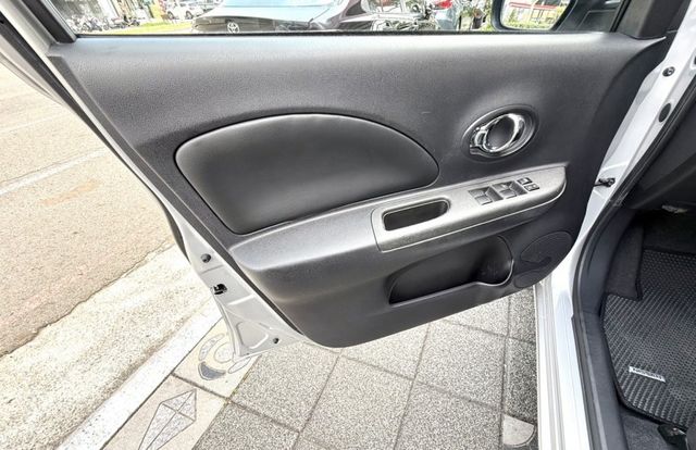 2018年 Nissan March 1.5 旗艦版 低里程 僅跑4萬公里 恆溫 I-Key 電折 都市通勤日常代步小車  第17張相片