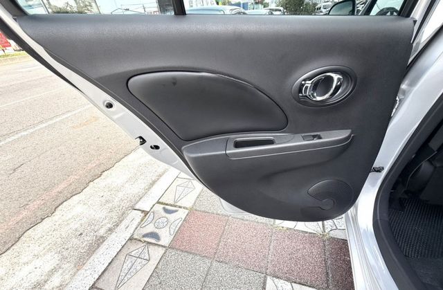 2018年 Nissan March 1.5 旗艦版 低里程 僅跑4萬公里 恆溫 I-Key 電折 都市通勤日常代步小車  第18張相片