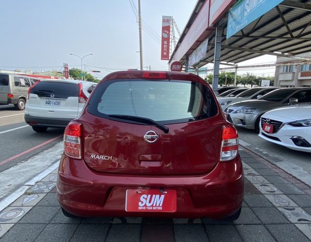 2018年 Nissan  March  1.5cc 傳奇版 原鈑件 外型圓潤可愛 小巧靈活 寬敞空間 最貼心的都市小車  第6張相片
