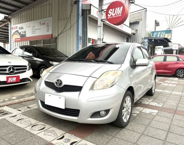 2013年 Toyota Yaris 1.5 G版 小鴨 原鈑件 恆溫 電折後視鏡 頭燈水平調整 經典耐用好代步小車首選  第1張相片