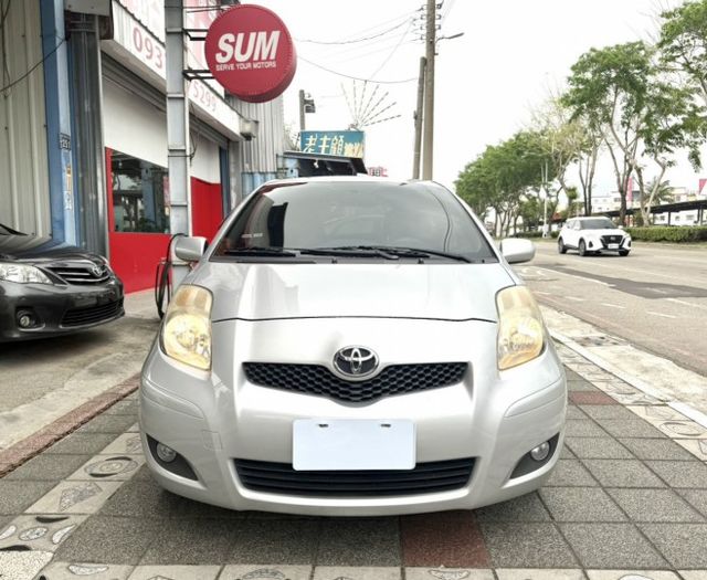 2013年 Toyota Yaris 1.5 G版 小鴨 原鈑件 恆溫 電折後視鏡 頭燈水平調整 經典耐用好代步小車首選  第2張相片