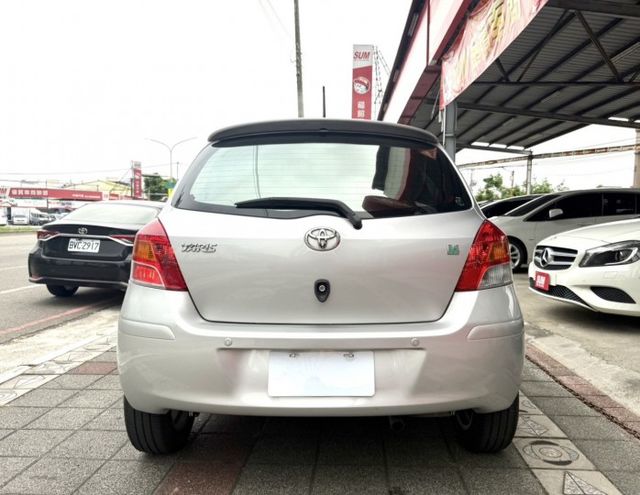 2013年 Toyota Yaris 1.5 G版 小鴨 原鈑件 恆溫 電折後視鏡 頭燈水平調整 經典耐用好代步小車首選  第6張相片
