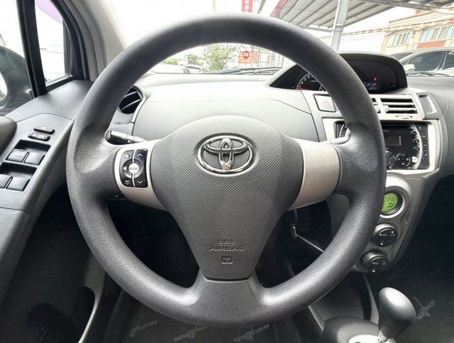 2013年 Toyota Yaris 1.5 G版 小鴨 原鈑件 恆溫 電折後視鏡 頭燈水平調整 經典耐用好代步小車首選  第13張相片