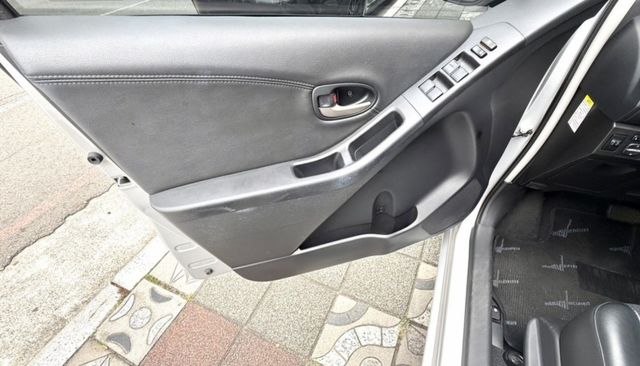 2013年 Toyota Yaris 1.5 G版 小鴨 原鈑件 恆溫 電折後視鏡 頭燈水平調整 經典耐用好代步小車首選  第15張相片