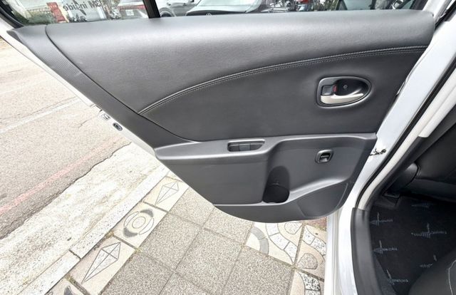 2013年 Toyota Yaris 1.5 G版 小鴨 原鈑件 恆溫 電折後視鏡 頭燈水平調整 經典耐用好代步小車首選  第16張相片
