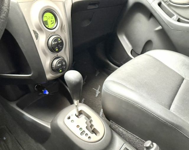 2013年 Toyota Yaris 1.5 G版 小鴨 原鈑件 恆溫 電折後視鏡 頭燈水平調整 經典耐用好代步小車首選  第17張相片