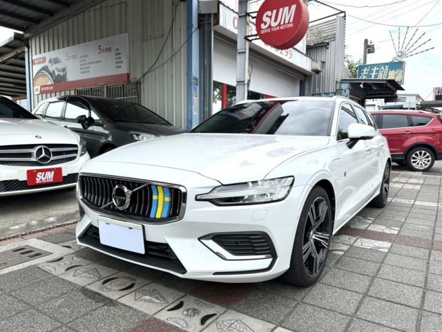 2021年 VOLVO V60 T8 inscription 2.0 油電混合 原鈑件 北歐經典質感簡約風性能轎式旅行車  第1張相片