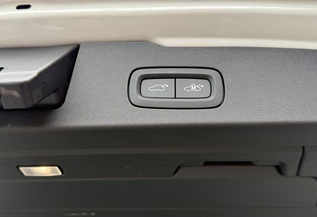 2021年 VOLVO V60 T8 inscription 2.0 油電混合 原鈑件 北歐經典質感簡約風性能轎式旅行車  第8張相片