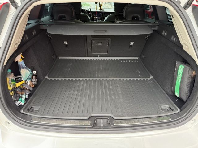 2021年 VOLVO V60 T8 inscription 2.0 油電混合 原鈑件 北歐經典質感簡約風性能轎式旅行車  第9張相片