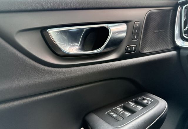 2021年 VOLVO V60 T8 inscription 2.0 油電混合 原鈑件 北歐經典質感簡約風性能轎式旅行車  第16張相片