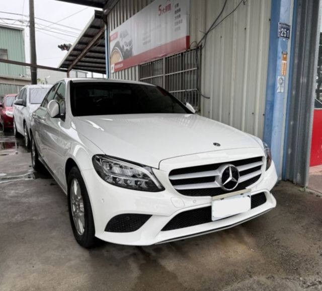 2019年5月領牌 M-Benz C180 1.6 總代理 一手女用車 原鈑件 僅跑6萬 優雅外型 展現質感與品味的房車  第3張相片