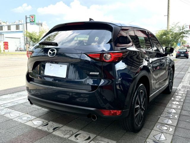 2017年 Mazda CX-5(NEW) SKY-G 2WD 頂級型 雙區恆溫 電動椅 兼顧質感 空間與安全的日系休旅  第5張相片