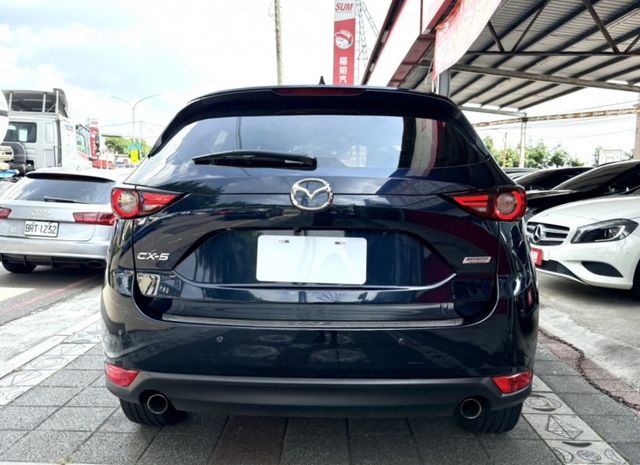 2017年 Mazda CX-5(NEW) SKY-G 2WD 頂級型 雙區恆溫 電動椅 兼顧質感 空間與安全的日系休旅  第6張相片