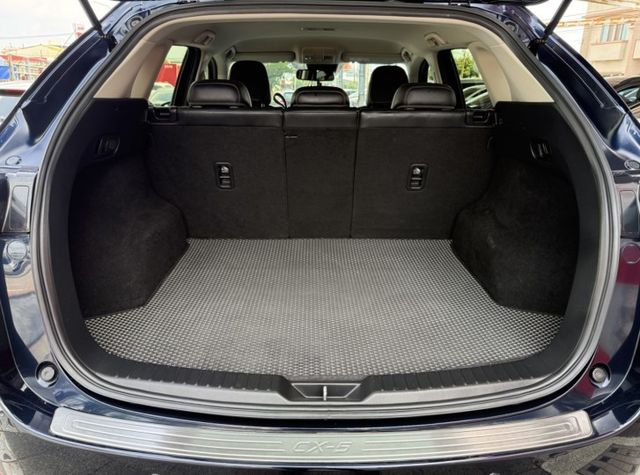 2017年 Mazda CX-5(NEW) SKY-G 2WD 頂級型 雙區恆溫 電動椅 兼顧質感 空間與安全的日系休旅  第8張相片