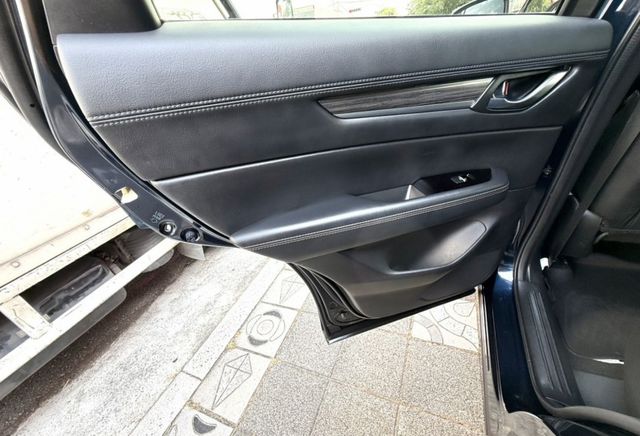 2017年 Mazda CX-5(NEW) SKY-G 2WD 頂級型 雙區恆溫 電動椅 兼顧質感 空間與安全的日系休旅  第18張相片