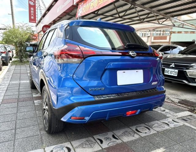 2023年 Nissan Kicks 1.6 頂級旗艦版 原鈑件 僅跑1.3萬 ACC 環景 外型年輕 都會潮流小休旅  第4張相片
