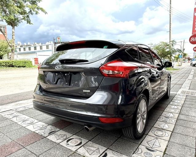 2017年 Ford Focus 5D 1.5T 汽油時尚型 原鈑件 里程8萬 渦輪引擎 定速 靈活好開 駕馭樂趣滿分  第5張相片