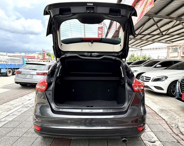 2017年 Ford Focus 5D 1.5T 汽油時尚型 原鈑件 里程8萬 渦輪引擎 定速 靈活好開 駕馭樂趣滿分  第7張相片