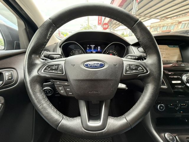 2017年 Ford Focus 5D 1.5T 汽油時尚型 原鈑件 里程8萬 渦輪引擎 定速 靈活好開 駕馭樂趣滿分  第11張相片