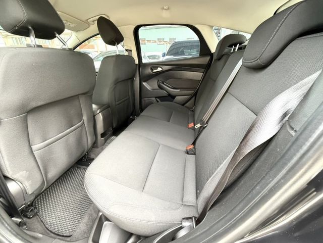 2017年 Ford Focus 5D 1.5T 汽油時尚型 原鈑件 里程8萬 渦輪引擎 定速 靈活好開 駕馭樂趣滿分  第14張相片