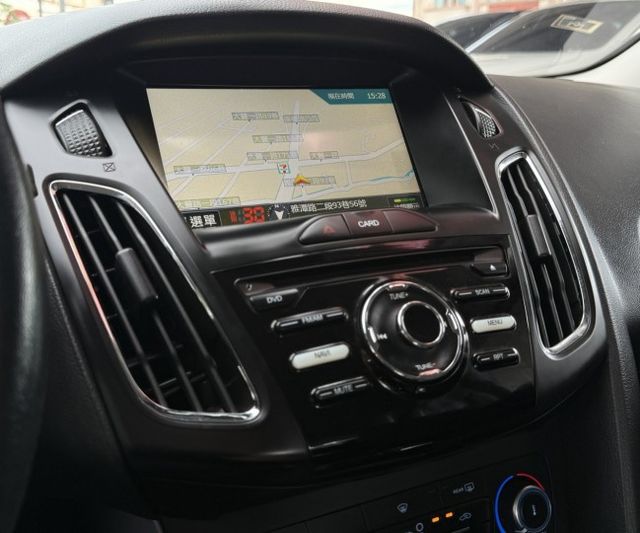 2017年 Ford Focus 5D 1.5T 汽油時尚型 原鈑件 里程8萬 渦輪引擎 定速 靈活好開 駕馭樂趣滿分  第19張相片